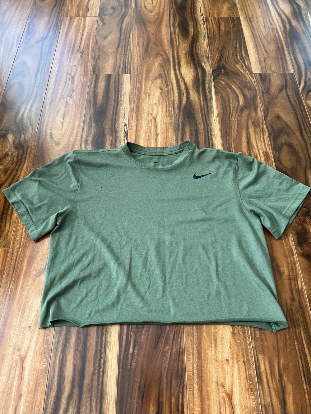 Cropped Nike Dri-fit tee